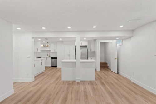 304 Huntbourne Hill Ne, Calgary, AB - Indoor Photo Showing Other Room