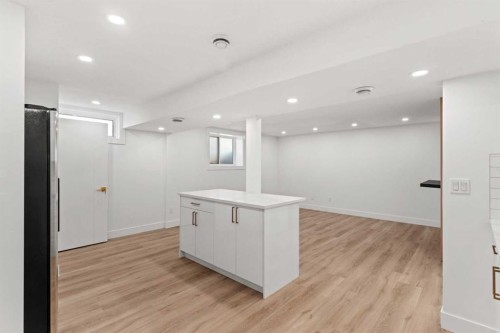304 Huntbourne Hill Ne, Calgary, AB - Indoor