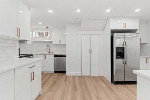 304 Huntbourne Hill Ne, Calgary, AB - Indoor Photo Showing Kitchen With Upgraded Kitchen