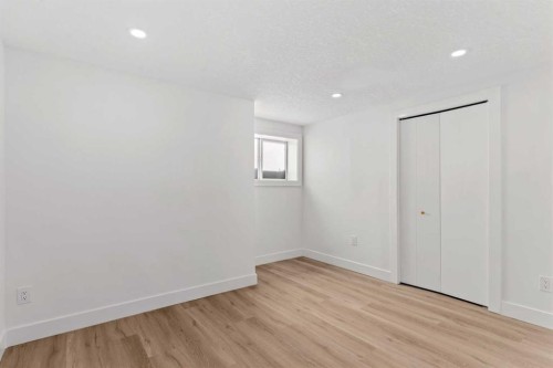 304 Huntbourne Hill Ne, Calgary, AB - Indoor Photo Showing Other Room