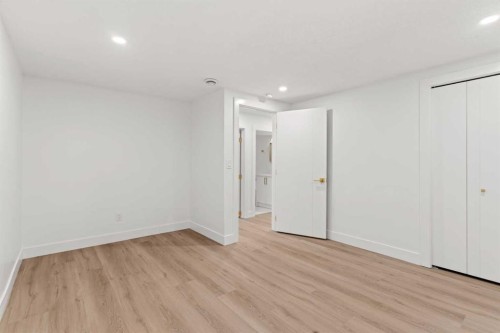 304 Huntbourne Hill Ne, Calgary, AB - Indoor Photo Showing Other Room