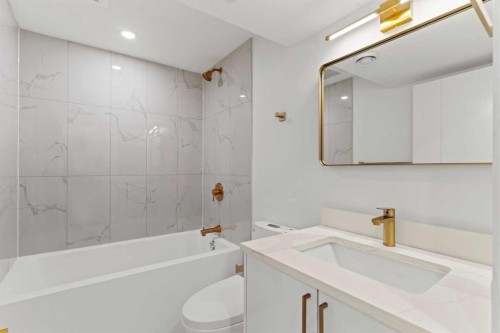 304 Huntbourne Hill Ne, Calgary, AB - Indoor Photo Showing Bathroom