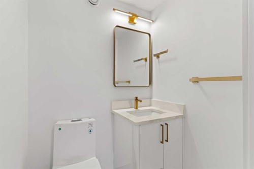 304 Huntbourne Hill Ne, Calgary, AB - Indoor Photo Showing Bathroom