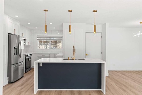 304 Huntbourne Hill Ne, Calgary, AB - Indoor Photo Showing Kitchen With Stainless Steel Kitchen With Upgraded Kitchen