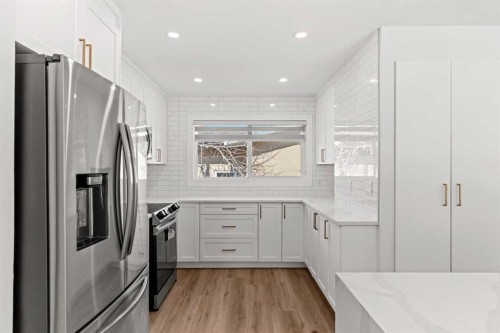 304 Huntbourne Hill Ne, Calgary, AB - Indoor Photo Showing Kitchen With Stainless Steel Kitchen With Upgraded Kitchen