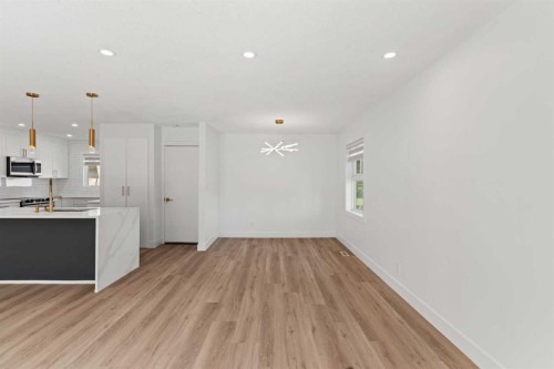 304 Huntbourne Hill Ne, Calgary, AB - Indoor Photo Showing Kitchen