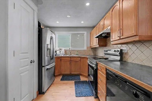38 Whitman Close Ne, Calgary, AB - Indoor Photo Showing Kitchen
