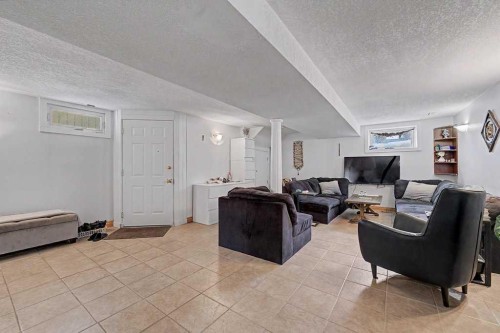 38 Whitman Close Ne, Calgary, AB - Indoor