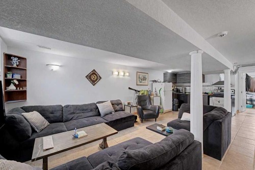38 Whitman Close Ne, Calgary, AB - Indoor Photo Showing Living Room