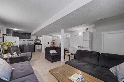 38 Whitman Close Ne, Calgary, AB - Indoor Photo Showing Living Room