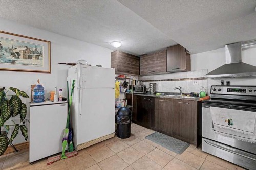 38 Whitman Close Ne, Calgary, AB - Indoor Photo Showing Kitchen