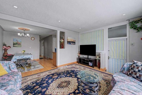 38 Whitman Close Ne, Calgary, AB - Indoor Photo Showing Living Room