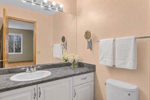 35-216 Three Sisters Drive, Canmore, AB - Indoor Photo Showing Bathroom