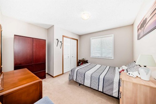112 West Creek Glen, Chestermere, AB - Indoor Photo Showing Bedroom