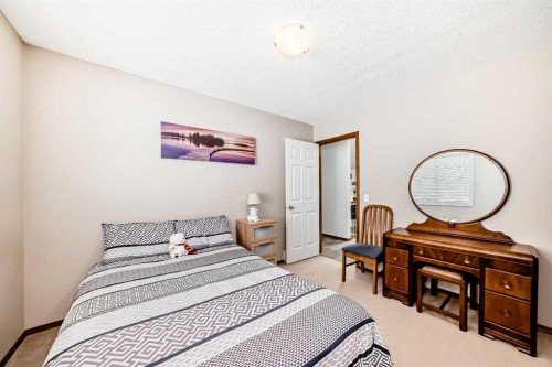 112 West Creek Glen, Chestermere, AB - Indoor Photo Showing Bedroom