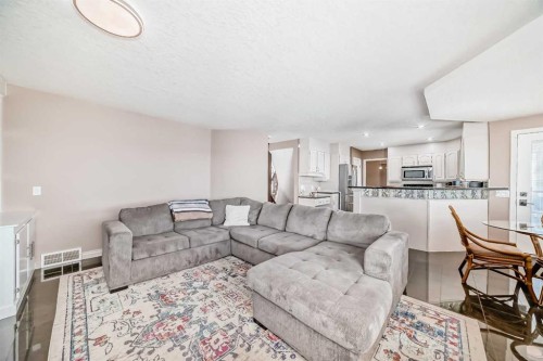 291 East Chestermere Drive, Chestermere, AB - Indoor Photo Showing Living Room