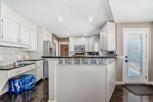 291 East Chestermere Drive, Chestermere, AB - Indoor Photo Showing Kitchen With Upgraded Kitchen