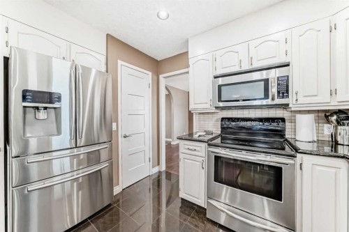 291 East Chestermere Drive, Chestermere, AB - Indoor Photo Showing Kitchen