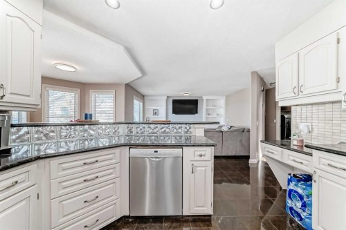 291 East Chestermere Drive, Chestermere, AB - Indoor Photo Showing Kitchen With Upgraded Kitchen