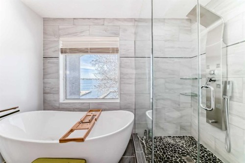 291 East Chestermere Drive, Chestermere, AB - Indoor Photo Showing Bathroom