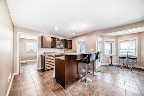 291 East Chestermere Drive, Chestermere, AB - Indoor Photo Showing Kitchen