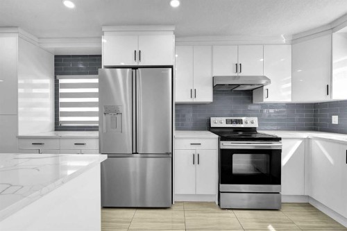 611 Penbrooke Road Se, Calgary, AB - Indoor Photo Showing Kitchen With Upgraded Kitchen