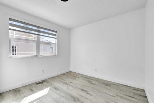 611 Penbrooke Road Se, Calgary, AB - Indoor Photo Showing Other Room