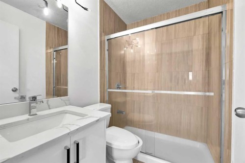 611 Penbrooke Road Se, Calgary, AB - Indoor Photo Showing Bathroom