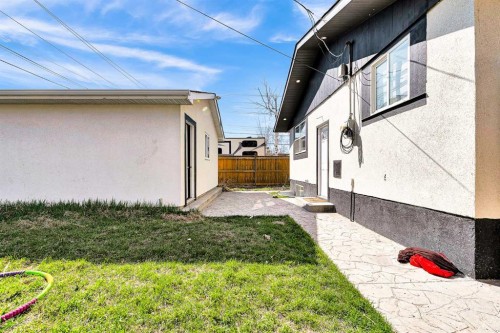611 Penbrooke Road Se, Calgary, AB - Outdoor With Exterior