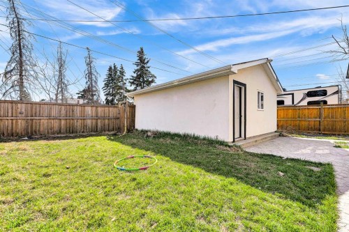 611 Penbrooke Road Se, Calgary, AB - Outdoor
