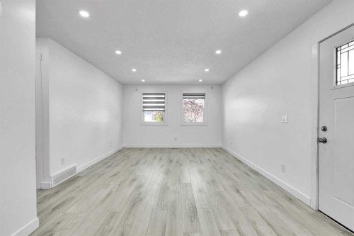 611 Penbrooke Road Se, Calgary, AB - Indoor Photo Showing Other Room