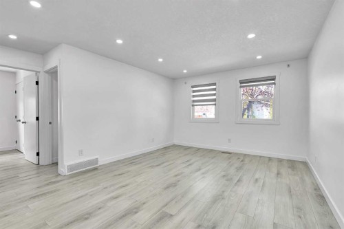 611 Penbrooke Road Se, Calgary, AB - Indoor Photo Showing Other Room