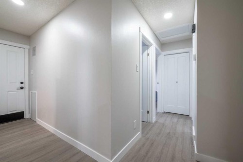 6036 4 Street Ne, Calgary, AB - Indoor Photo Showing Other Room