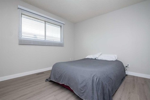 6036 4 Street Ne, Calgary, AB - Indoor Photo Showing Bedroom