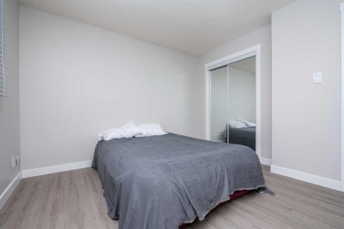 6036 4 Street Ne, Calgary, AB - Indoor Photo Showing Bedroom