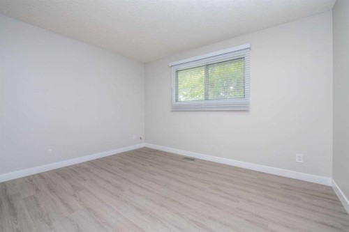 6036 4 Street Ne, Calgary, AB - Indoor Photo Showing Other Room