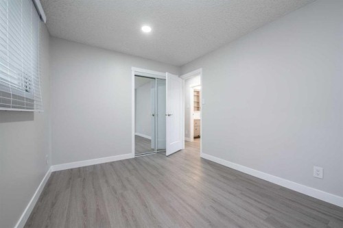 6036 4 Street Ne, Calgary, AB - Indoor Photo Showing Other Room