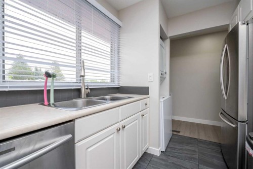6036 4 Street Ne, Calgary, AB - Indoor Photo Showing Kitchen With Double Sink