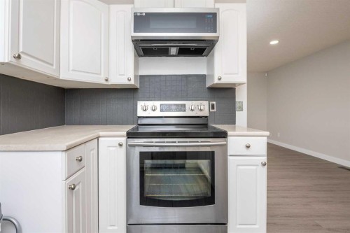 6036 4 Street Ne, Calgary, AB - Indoor Photo Showing Kitchen