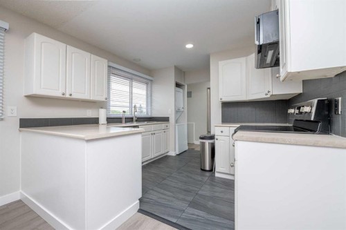 6036 4 Street Ne, Calgary, AB - Indoor Photo Showing Kitchen