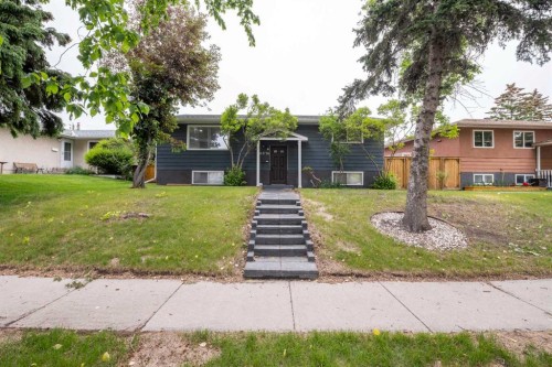 6036 4 Street Ne, Calgary, AB - Outdoor
