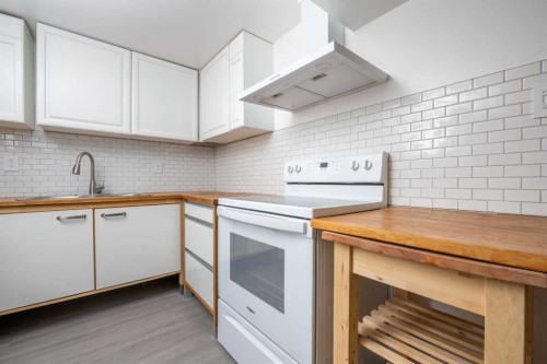 6036 4 Street Ne, Calgary, AB - Indoor Photo Showing Kitchen