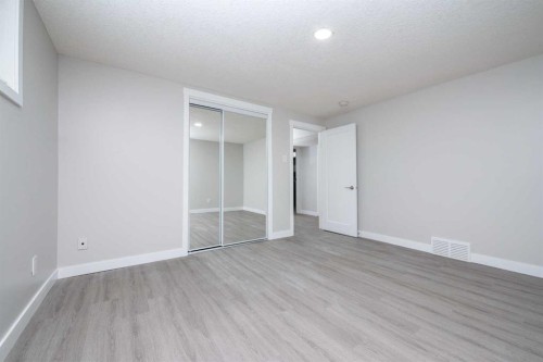 6036 4 Street Ne, Calgary, AB - Indoor Photo Showing Other Room
