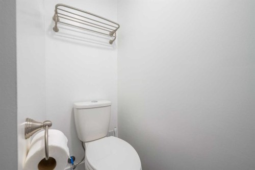 6036 4 Street Ne, Calgary, AB - Indoor Photo Showing Bathroom