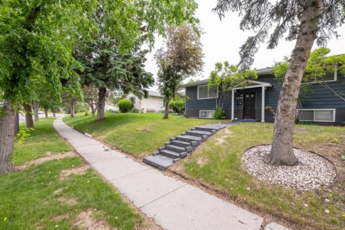 6036 4 Street Ne, Calgary, AB - Outdoor