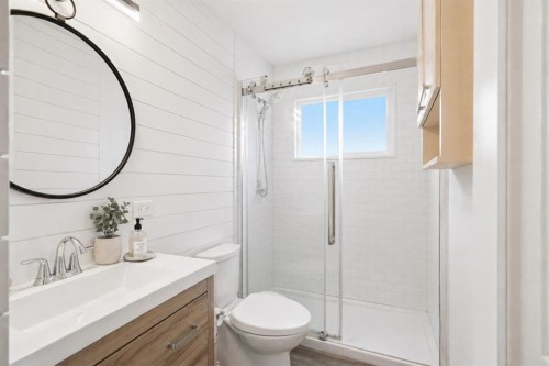 6 Sackville Drive Sw, Calgary, AB - Indoor Photo Showing Bathroom