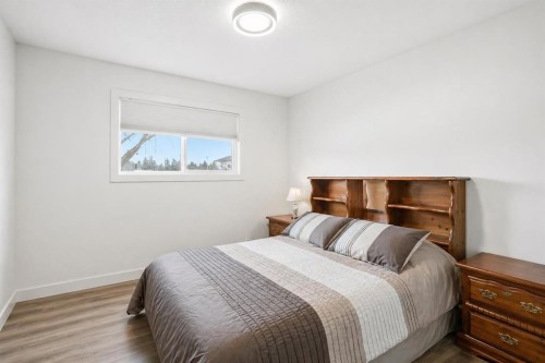 6 Sackville Drive Sw, Calgary, AB - Indoor Photo Showing Bedroom