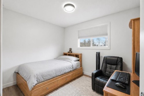 6 Sackville Drive Sw, Calgary, AB - Indoor Photo Showing Bedroom