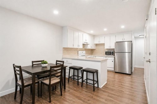 6 Sackville Drive Sw, Calgary, AB - Indoor Photo Showing Kitchen