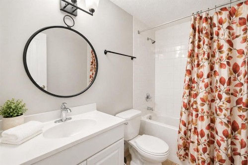 6 Sackville Drive Sw, Calgary, AB - Indoor Photo Showing Bathroom